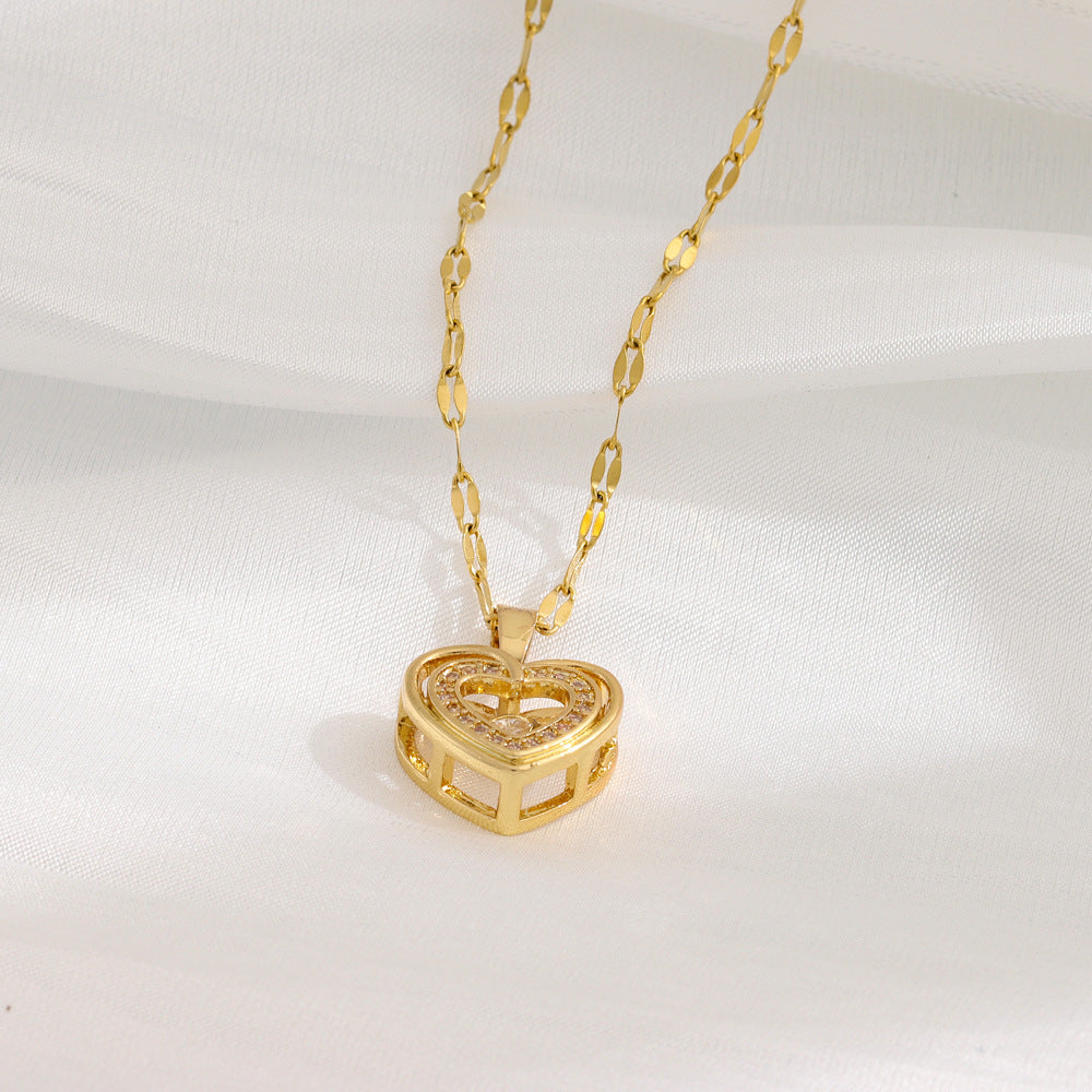 Rhinestone heart pendant, close up