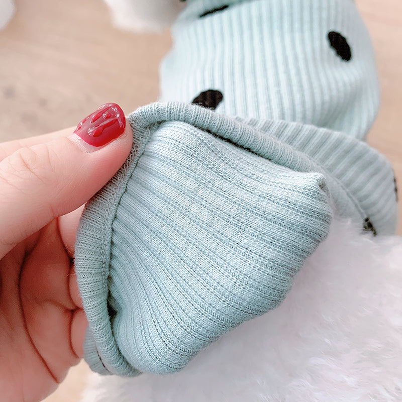 Close-up of the ribbed knit and lettuce-edge trim